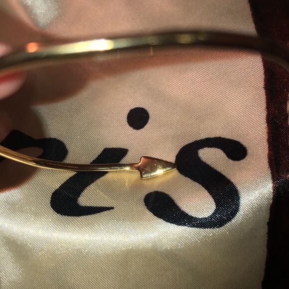 Stella & Dot Dainty GOLD Gilded Arrow & Bow Open Cuff Adjustable Bracelet - Picture 5 of 6